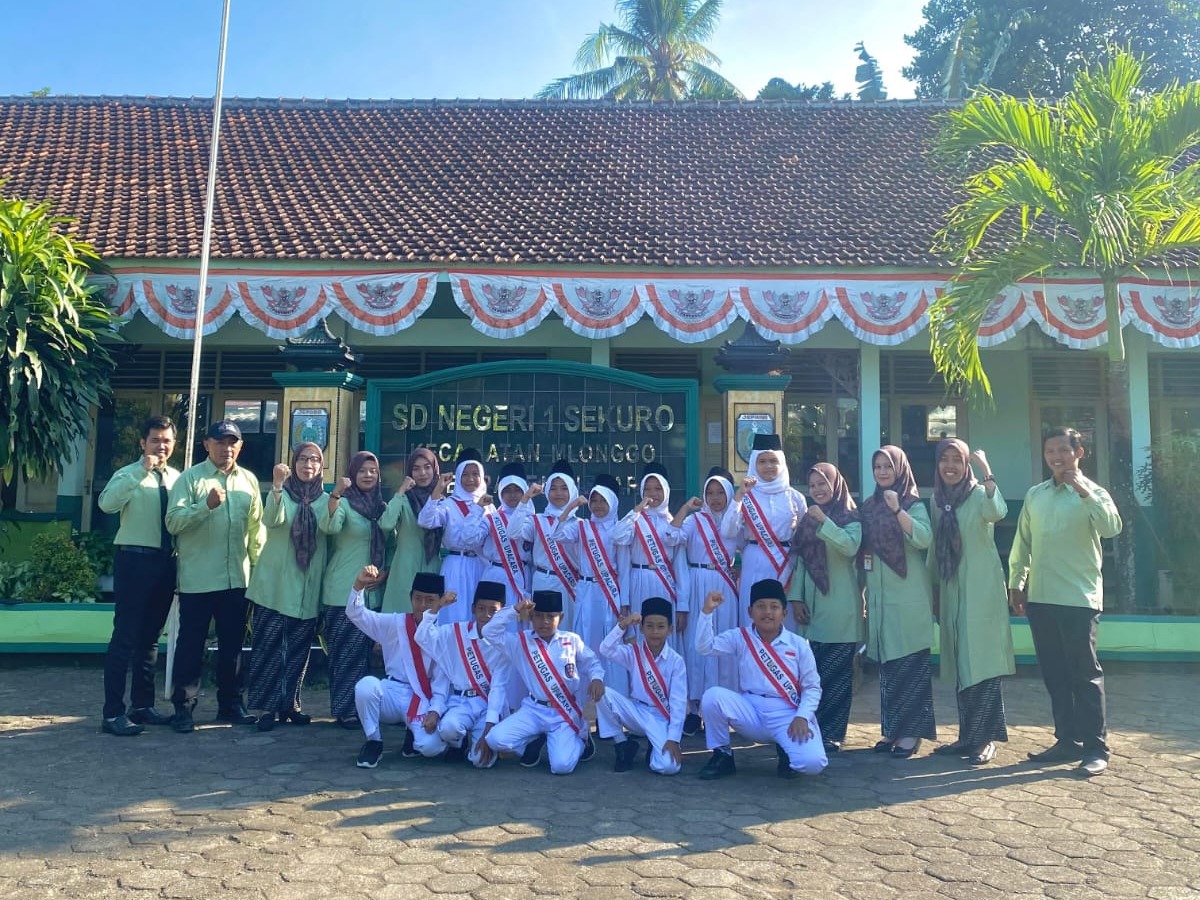 Kegiatan Upacara dan Dokumentasi Siswa SD Negeri 1 Sekuro